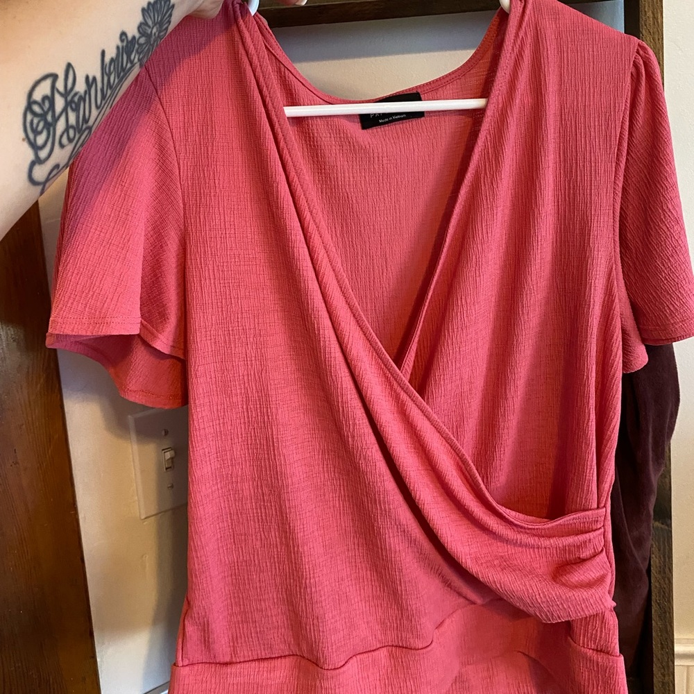 Short sleeve loose fitting knit